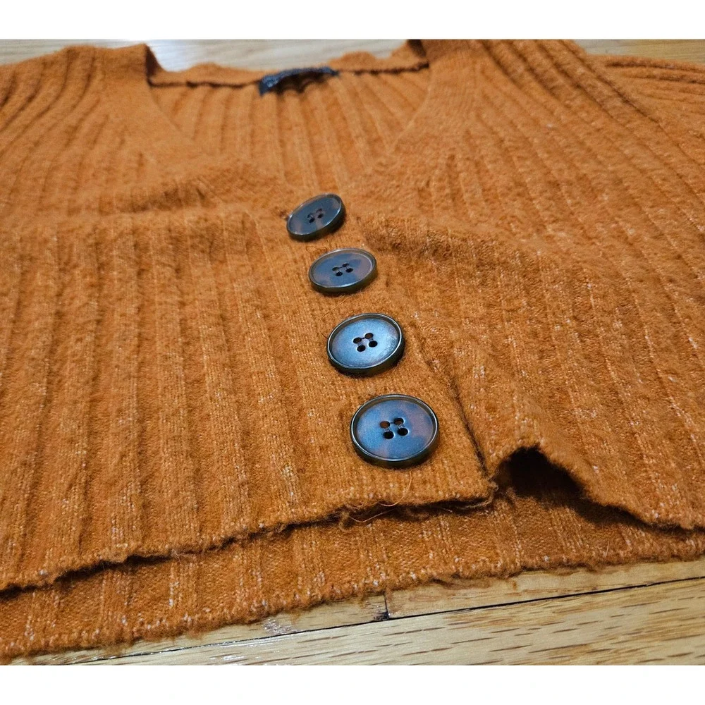Urban Outfitters Burnt Orange Cropped Ribbed Button Cardigan Size Medium - Picture 2 of 8